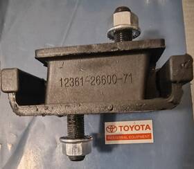 12361-30511-71 Aftermarket 12361-26600-71 Toyota Forklifts Mount 8 Series Anti Skid Pin