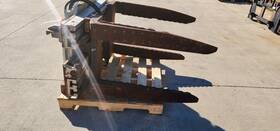 C185774 Cascade Rotating Bale Clamp Forklift Attachment
