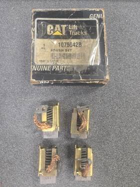 1075042b Cat New Guinuine Caterpillar Brush Set Free Shipping