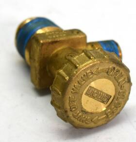 Y24.45 Cavagna 802064 Forklift Propane Tank Service Valve 3/8 Inch Outlet 3/4 B2004