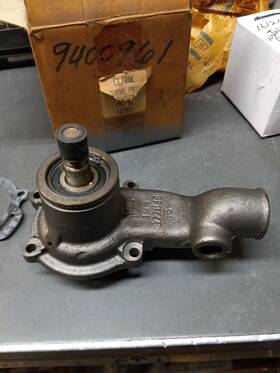 9400961 Clark 4327614 Forklift Perkins Engine Water Pump