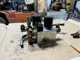 116260-001 Crown Used Forklift Manifold Assembly 36v. 116260-1