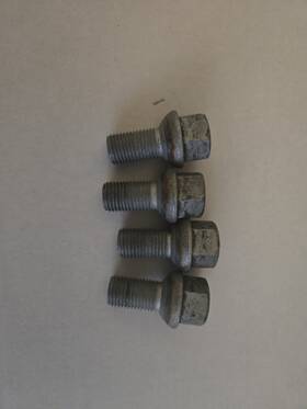 Crown Cr050074-002 Set Of 4 Oem Lug Bolts For Wp 2000 2300 3000 St Sx Pallet Jack
