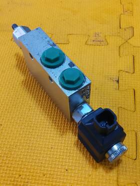 410135-01777 Doosan Hydraulic Valve Solenoid Assembly