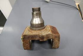 A219664 Doosan Daewoo Rh Steer Axle Knuckle Spindle Gc25p G25p G20p