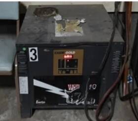Wg3-12-550b Enersys Workhog Battery Charger 12 Cells 208/240/480v