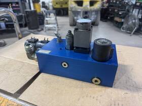 520-864 Fluid Power Mfg Co. Good Used Raymond Forklift Hydraulic Manifold Valve