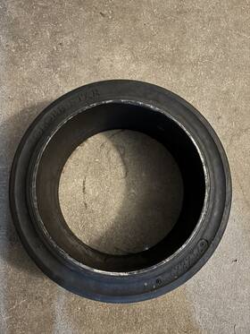 A230501965 Gri Globestar 21x8x15 Smooth Forklift Tire 1600480