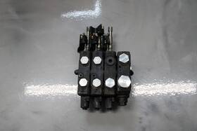 124644 Husco Crown Forklift 3 Way Hydraulic Control Valve Sealed Sc