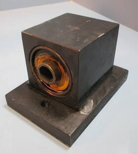 1335681 Hyster Engine Mount Model