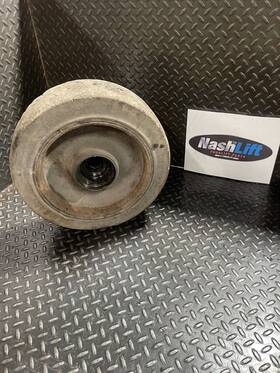 1340300 Hyster Hub - Wheel Press On Fits Good Used Hb1c 107