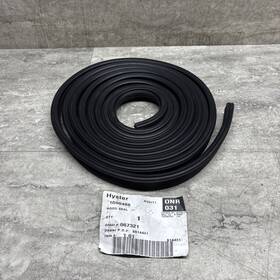 1590488 Hyster Oem Hood Seal New