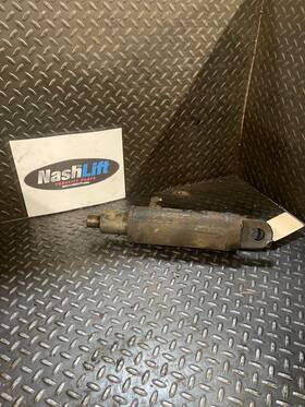 2069189 Hyster Cylinder - Tilt Rh Fits Good Used Hb1c 107