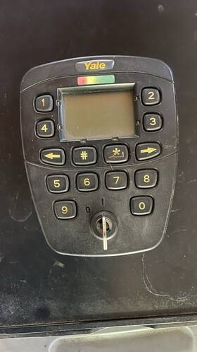 8539581 Hyster Freezer Display