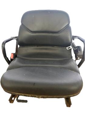 Yt504283729 Hyster Yale Electric Sit Down Seat Oem With Rails. Seatbelt And Sensor
