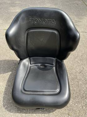 P53720-u2231-71 Intella Toyota Replacement Vinyl Suspension Seat Forklift New Oem