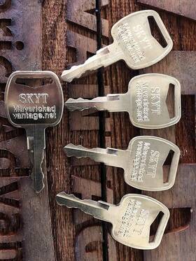 8035807 Maverick Advantage 636601442385 Skytrak Ignition Key Apk75 5119s Case Deutz Newholland Doosan Doo