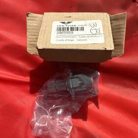 Mr-8542 New Flyer Oem 83938 Switch G004. Mr-8542. Part# 5925959 Free Shipping