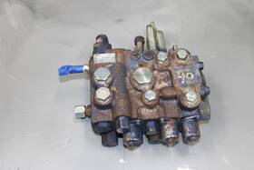 67620-33270-71 Nishina Toyota 3 Way Hydraulic Control Valve For 7 Series Forklift