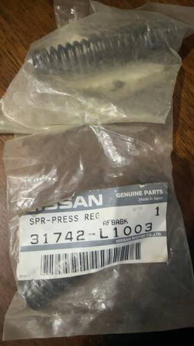 31742-l1003 Nissan Set Of 2 Forklift Spring Pressure Nib
