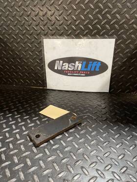 40047-l1100 Nissan Cap Mounting - Front 40047l1100 Fits Good Used Hbu1 192