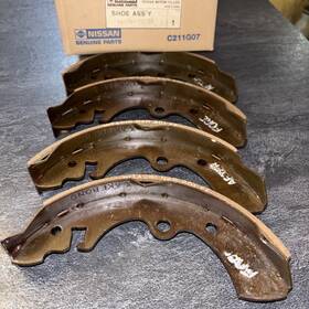 44060-do125 Nissan Brake Shoe Set Of 4 Genuine Parts Loc Zz