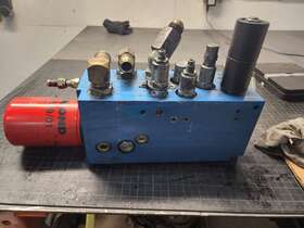 Dsd50 Raymond Hydraulic Valve Control Block Pull From Forklift