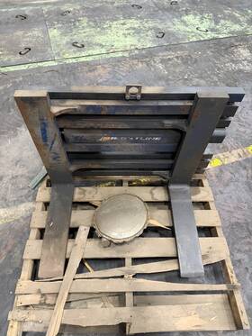 Lfm022 Rightline Forklift Attachment Hydraulic Fork Clamp 3500 Lbs Capacity