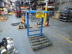 Cs18-2-l Sakett Battery Roller Charger Stand M7426