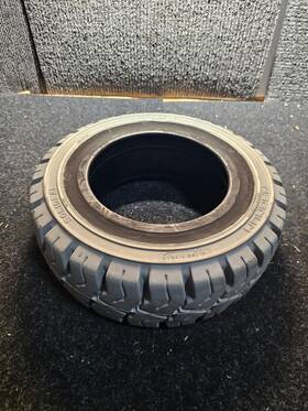 Solideal 140/55-9 Qty 1 Magnum Solid Quick Forklift Tire