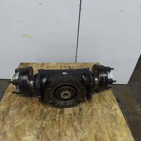 85603 Speth Differential Assembly With Wheel Hubs Mounts From A Clark Ec30 Forklift