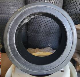 162551125sb Super Grip 16-1/4x5x11-1/4 Solid Press On Smooth Forklift Tire Qty 1