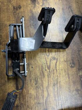 1072477 Tennant Oem T7 Pedal Assy Accelerator Brake