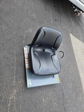 C1015406 Tennant 9005082 Oem T7 Seat Plate 215 Hrs Sitting Hours