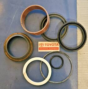 04651-21350-71 Toyota Forklift Lift Cylinder Overhaul Kit Seal Oem Japan