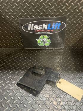 16507-26640-71 Toyota Bracket- Reserve Tan Fits Good Used Hbu1 152