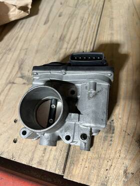 22030-ub010 Toyota Forklift Throttle Body