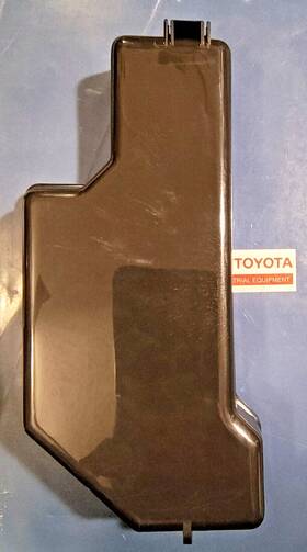 57611-u2233-71 Toyota Upper Fuse Box Cover Oem Quality