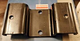 68812-u2250-71 Toyota Forklift Front Pulley Bracket