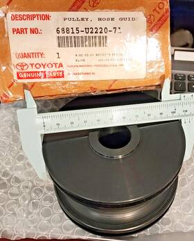 68815-u2220-71 Toyota Hose Guide Pulley Oem Japan