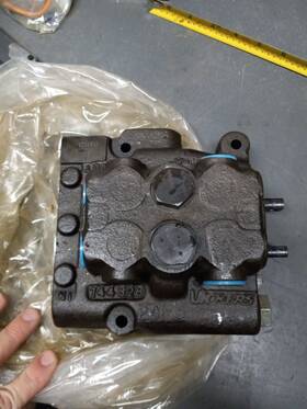 Ec500-120 Vickers Clark Forklift Auxiliary Hydraulic Valve 1771827 744328