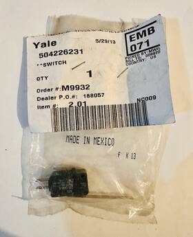 504226231 Yale Switch