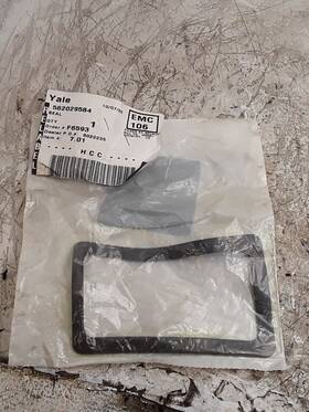 Yale 582029584 Seal