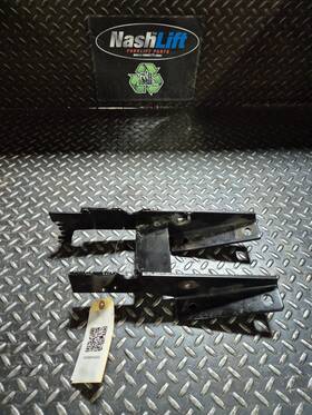909889600 Yale Column Bracket Fits Good Used Hbu1 323