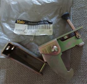 911888602 Yale Forklift Part 911888600 Engine Cover Lock Includes 911888601 And