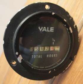 M-3647 Yale Vintage Hour Meter 6/12 Volt B10