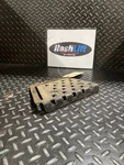 1544415 Plate Tread R.h Fits Hyster Good Used HBU1:182. Fixed Price $100.00.