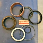 Toyota Forklift 04651-21350-71 Cylinder Overhaul Kit Seal Oem Japan. Fixed Price $95.00.